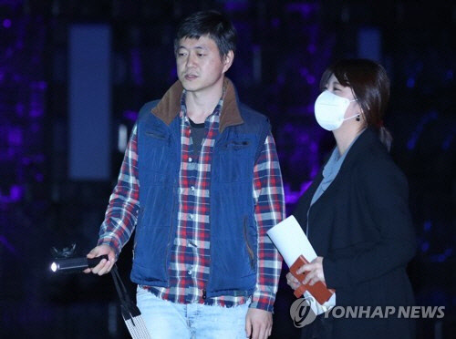 작품 설명하는 문준용 작가[연합뉴스]